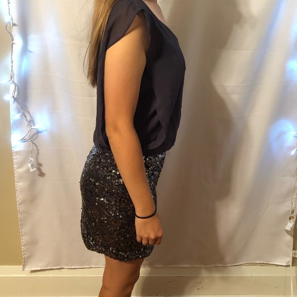 FORMAL DRESS - Picture 2 of 3